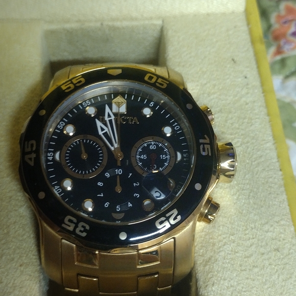 Invicta Gold and Black Men's Watch - Picture 1 of 3